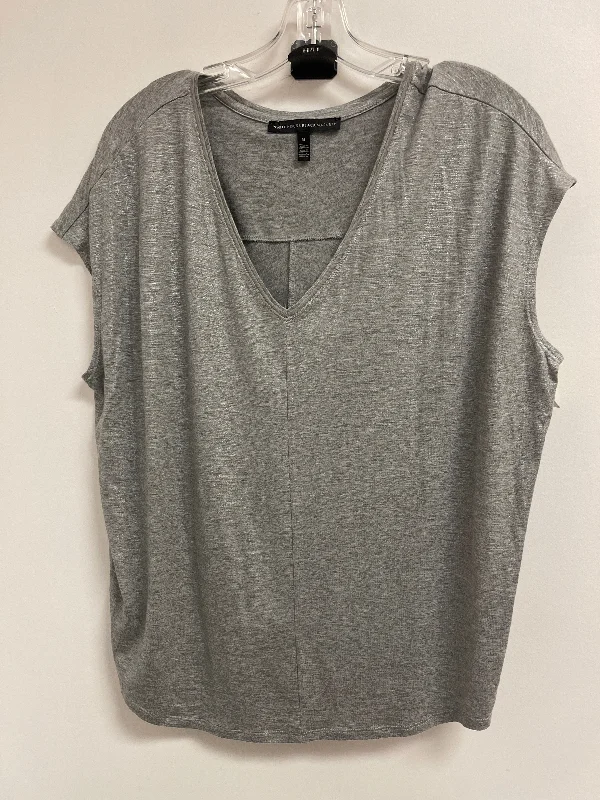 Top Short Sleeve By White House Black Market In Grey, Size: M